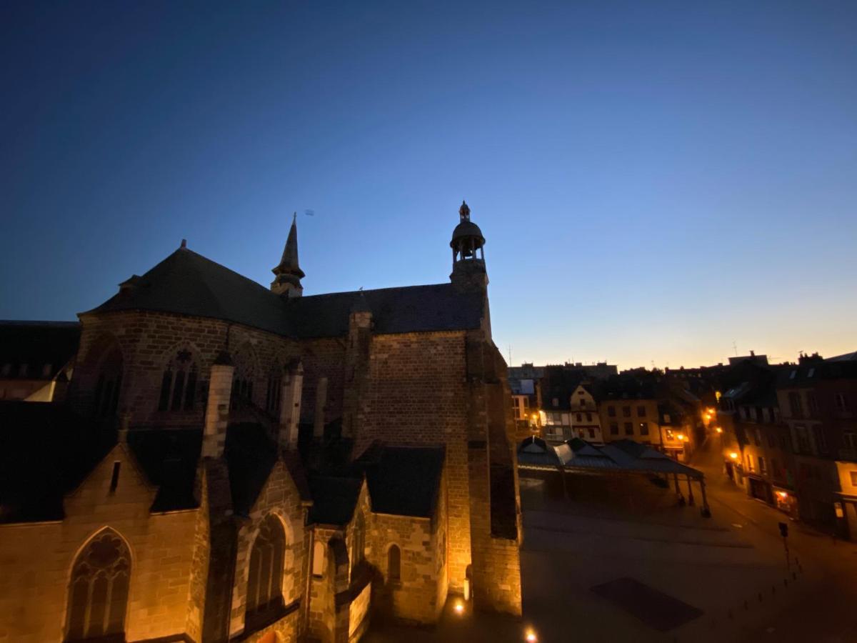 Marie Et Brieuc _ Duplex Lumineux Colore Atypique Face Cathedrale Сен-Брук Екстериор снимка