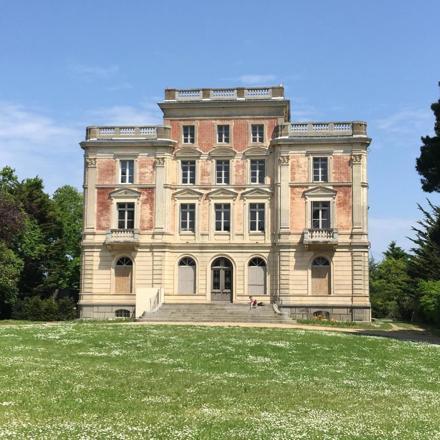 Marie Et Brieuc _ Duplex Lumineux Colore Atypique Face Cathedrale Сен-Брук Екстериор снимка